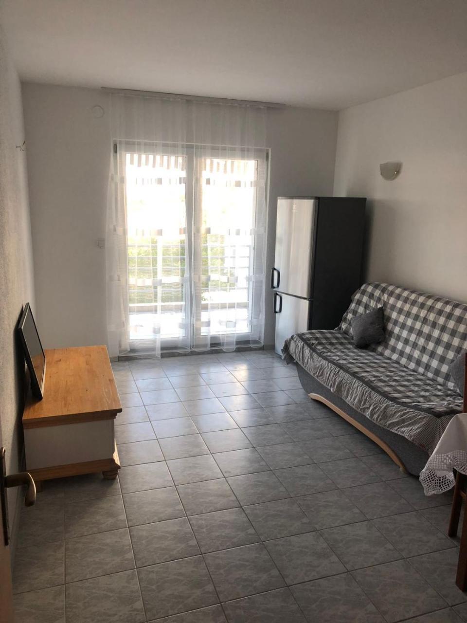 Apartman Ylli Necujam Exterior photo