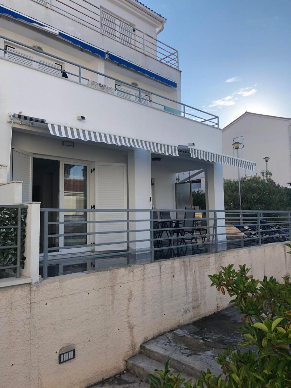 Apartman Ylli Necujam Exterior photo