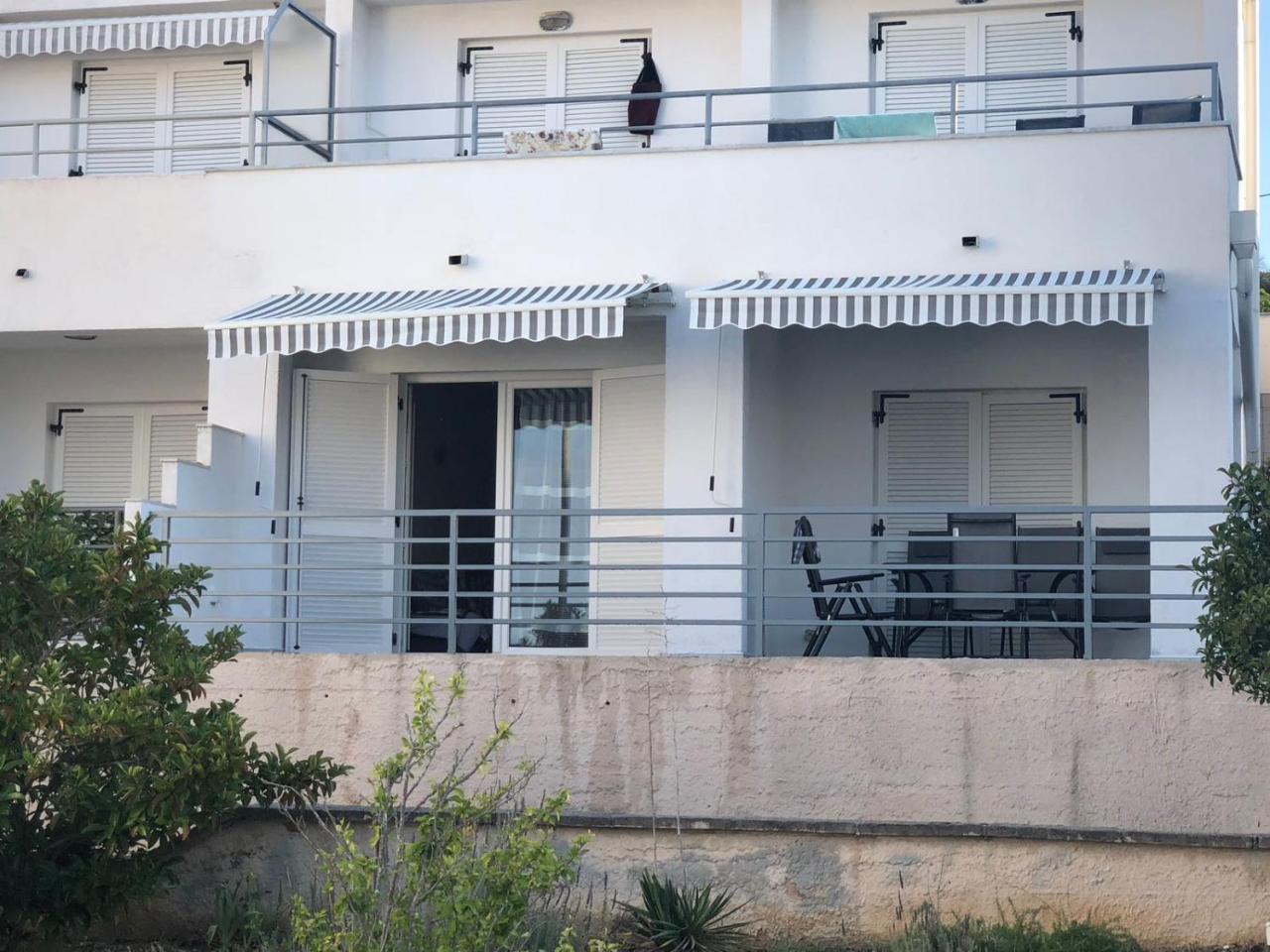 Apartman Ylli Necujam Exterior photo