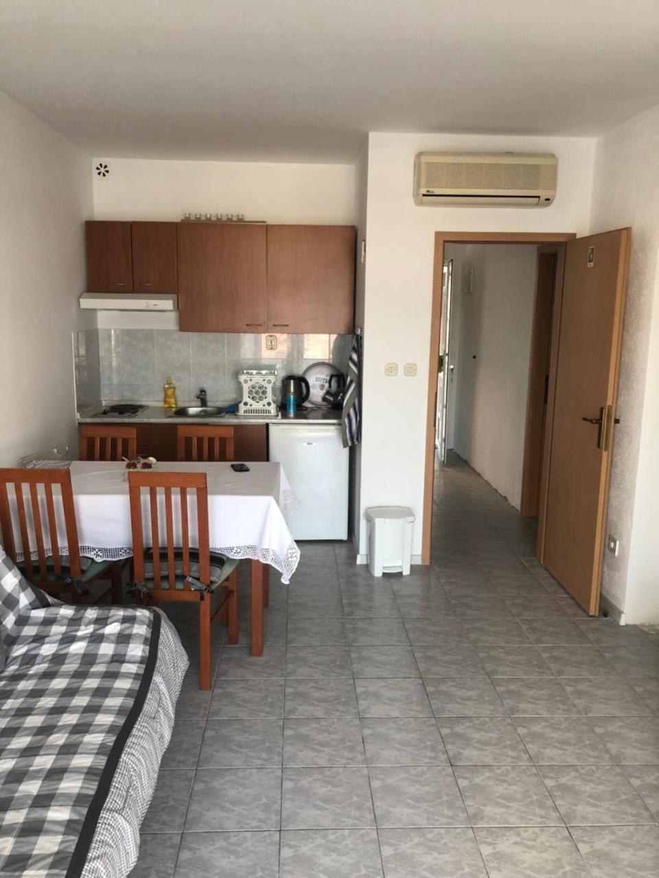 Apartman Ylli Necujam Exterior photo