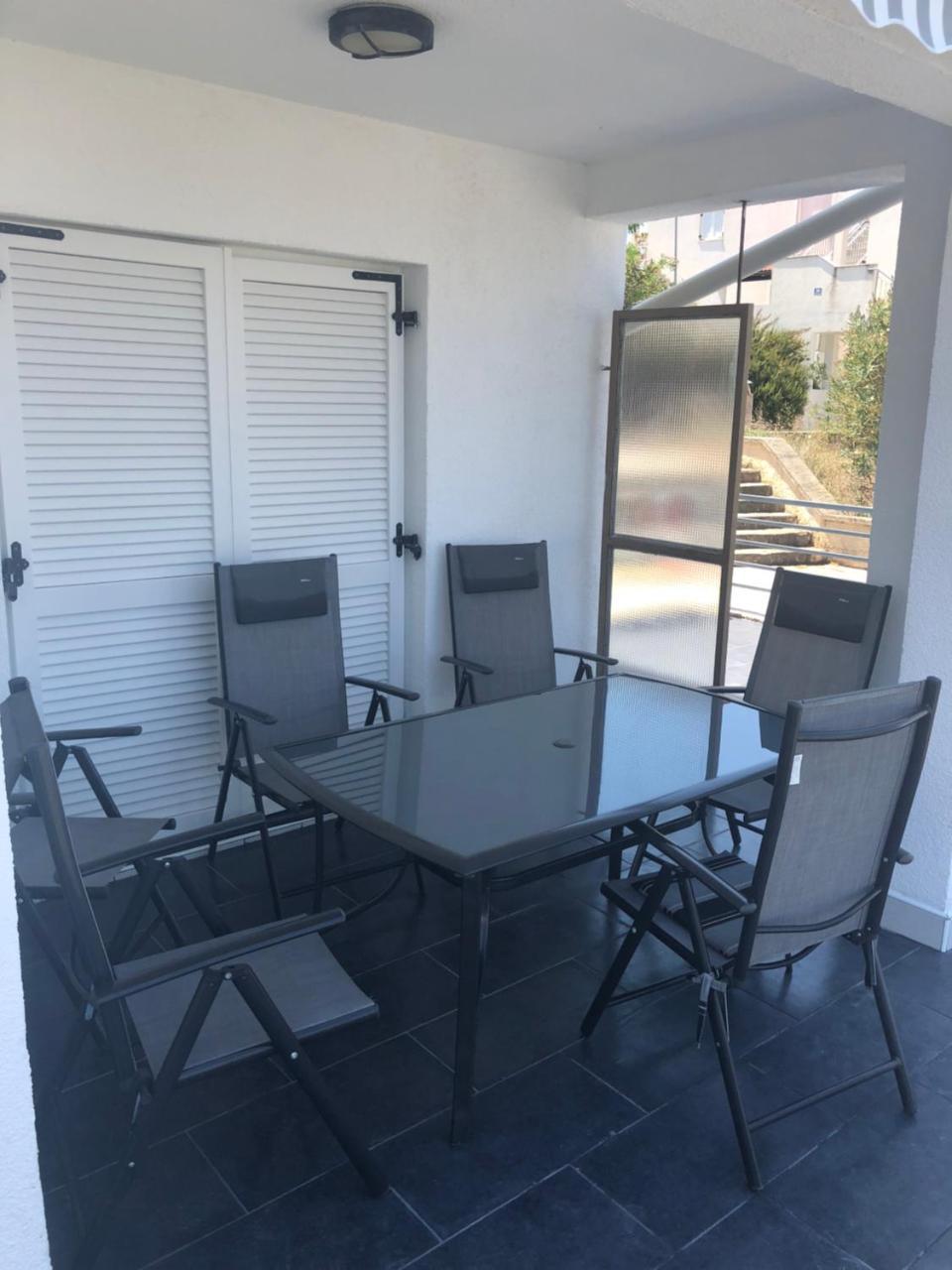 Apartman Ylli Necujam Exterior photo