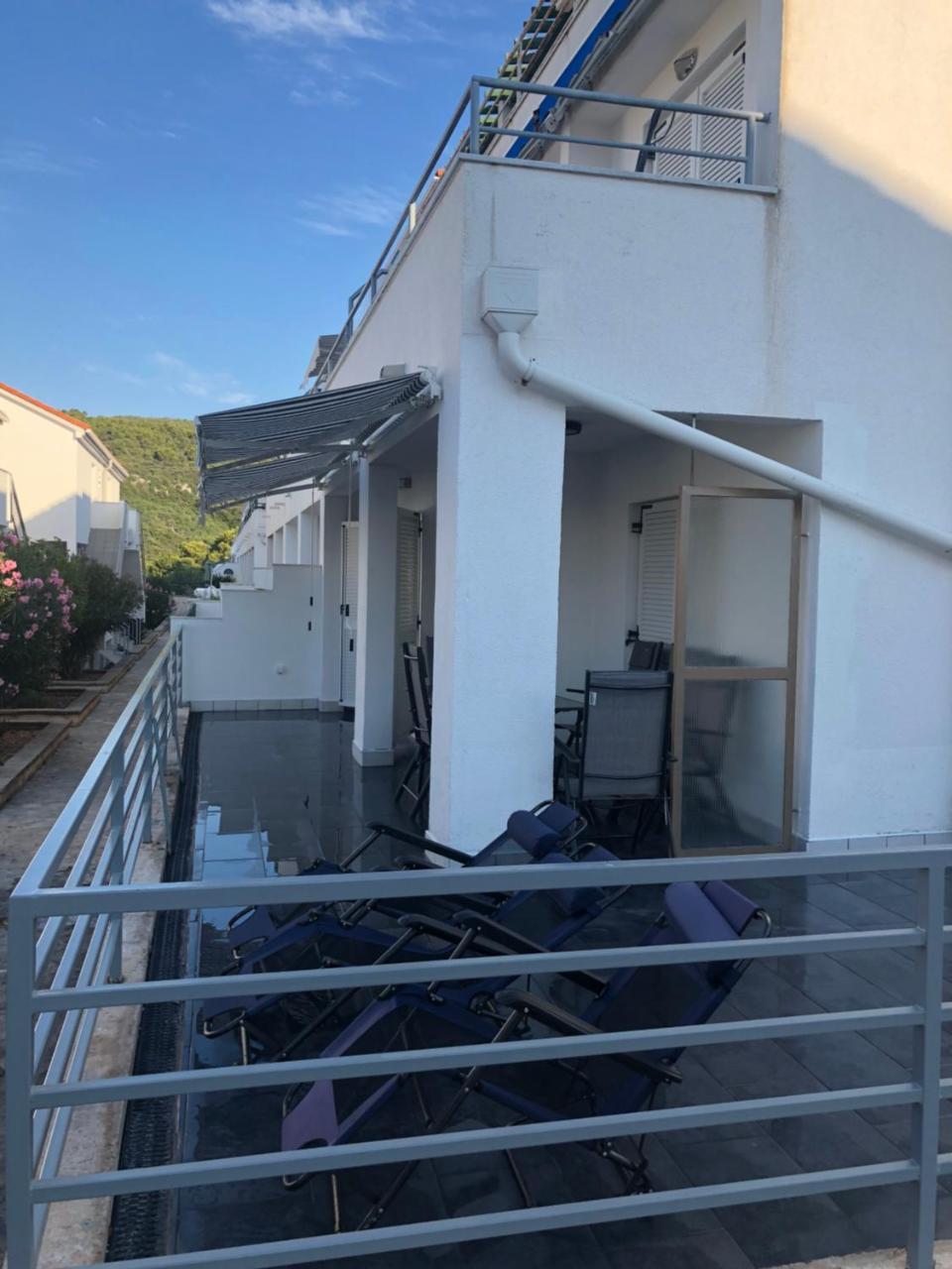 Apartman Ylli Necujam Exterior photo